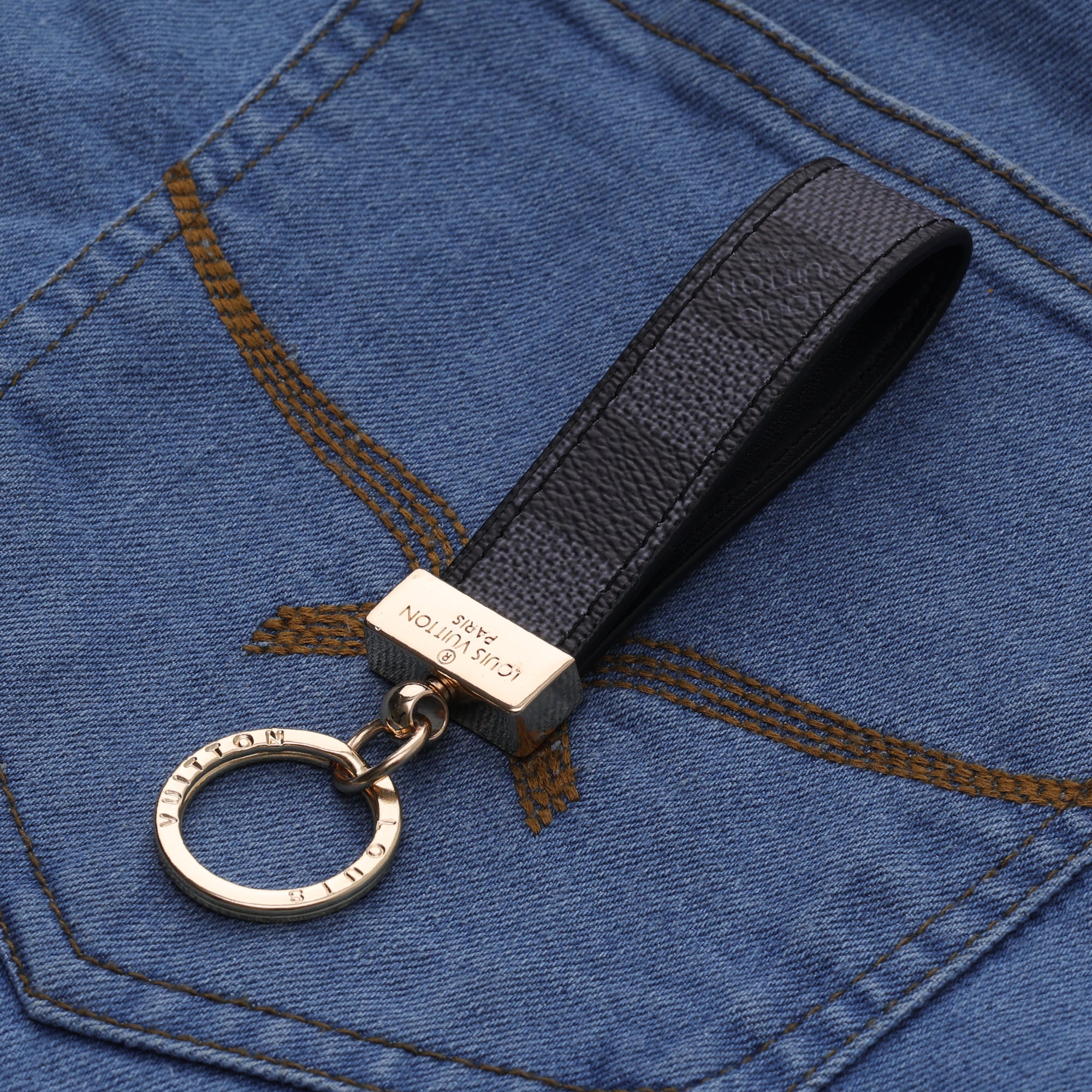 Graphite Noir Loop Keychain