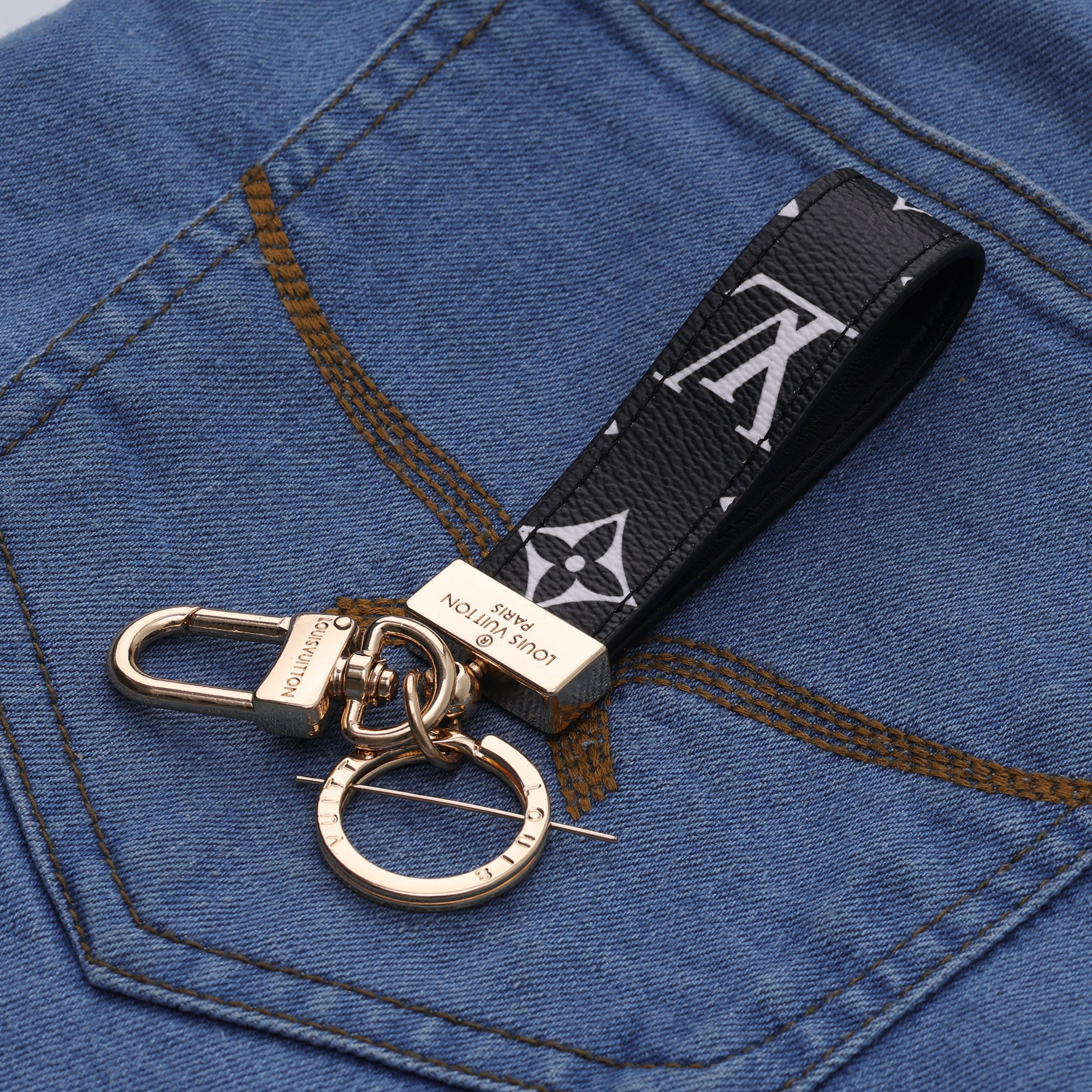 Noir Graphic Dual-Hook Keychain